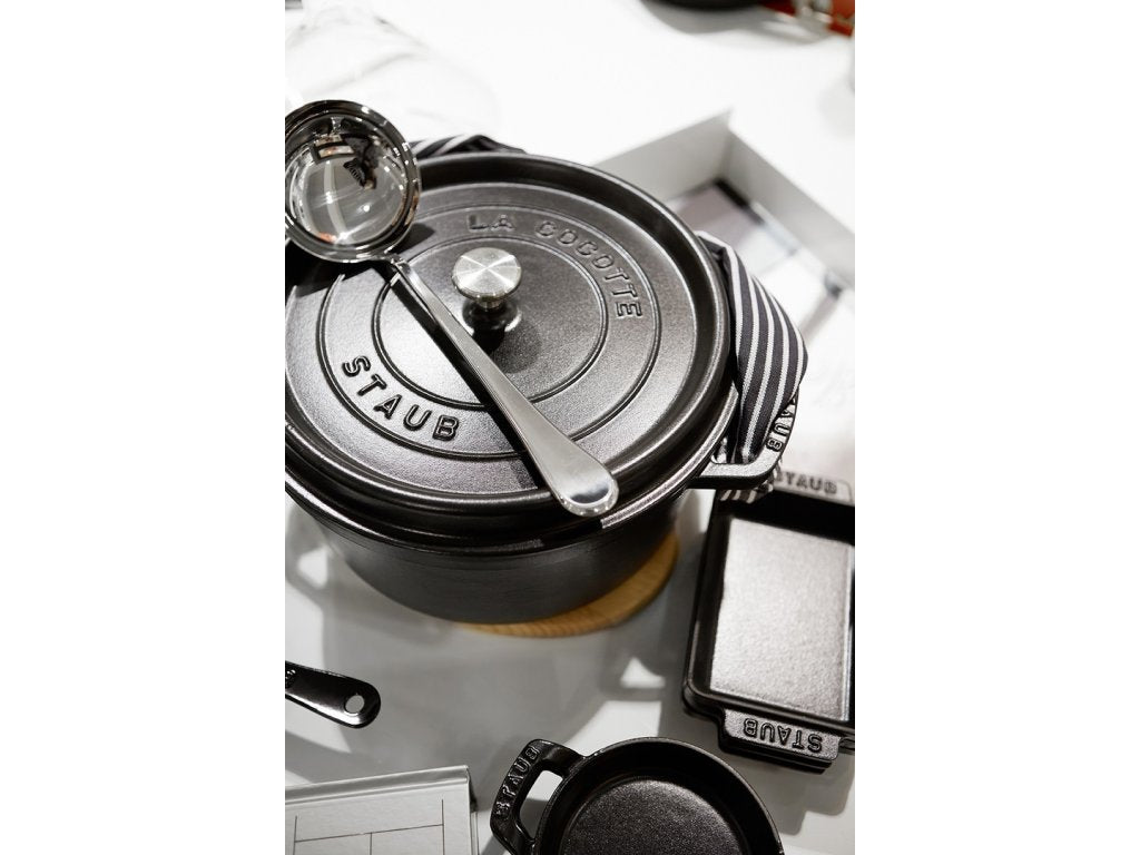 Staub Gryta 24 cm, körsbär, gjutjärn