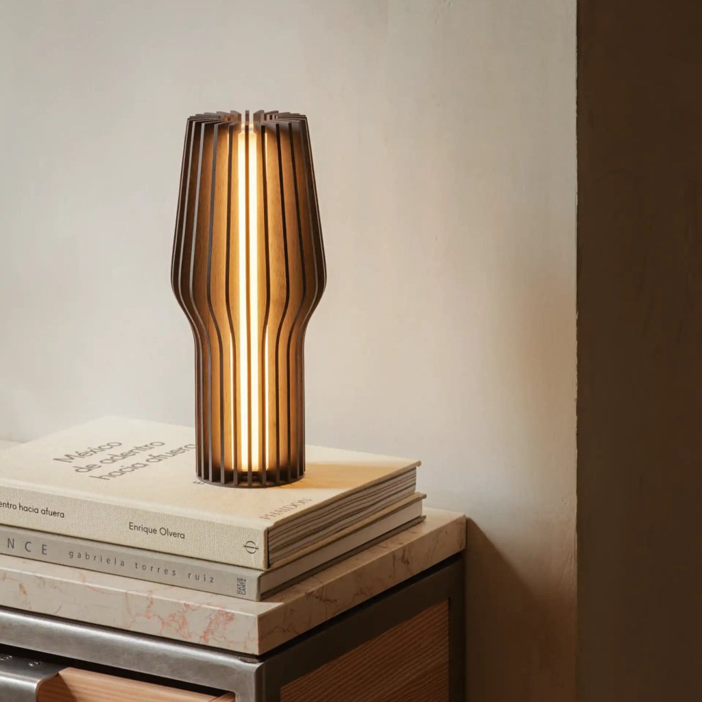 Eva Solo Bärbar bordslampa RADIANT 28 cm, LED, mörk brun, trä
