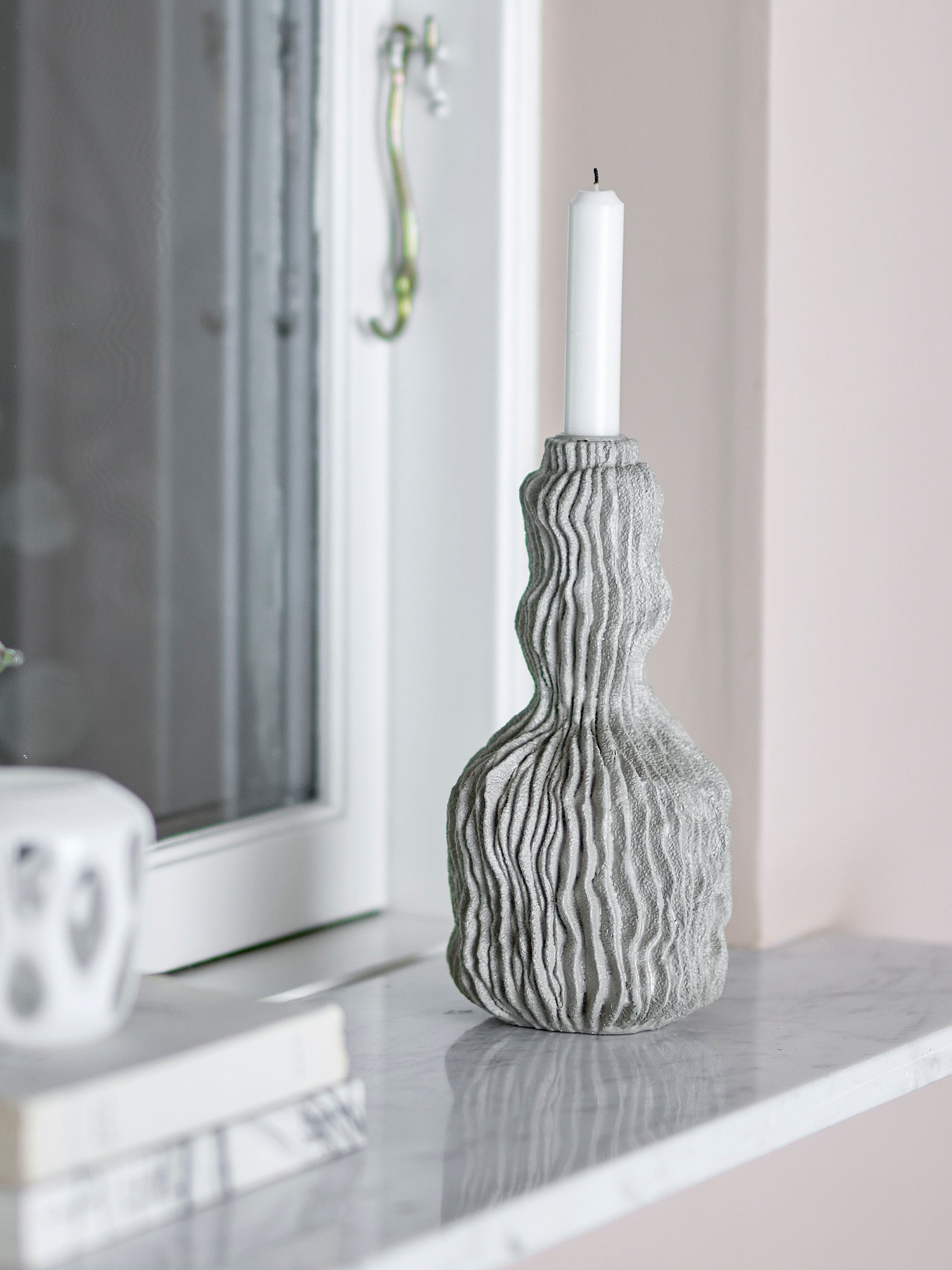 Bloomingville Briar Ljuslykta, Grå, Polyresin
