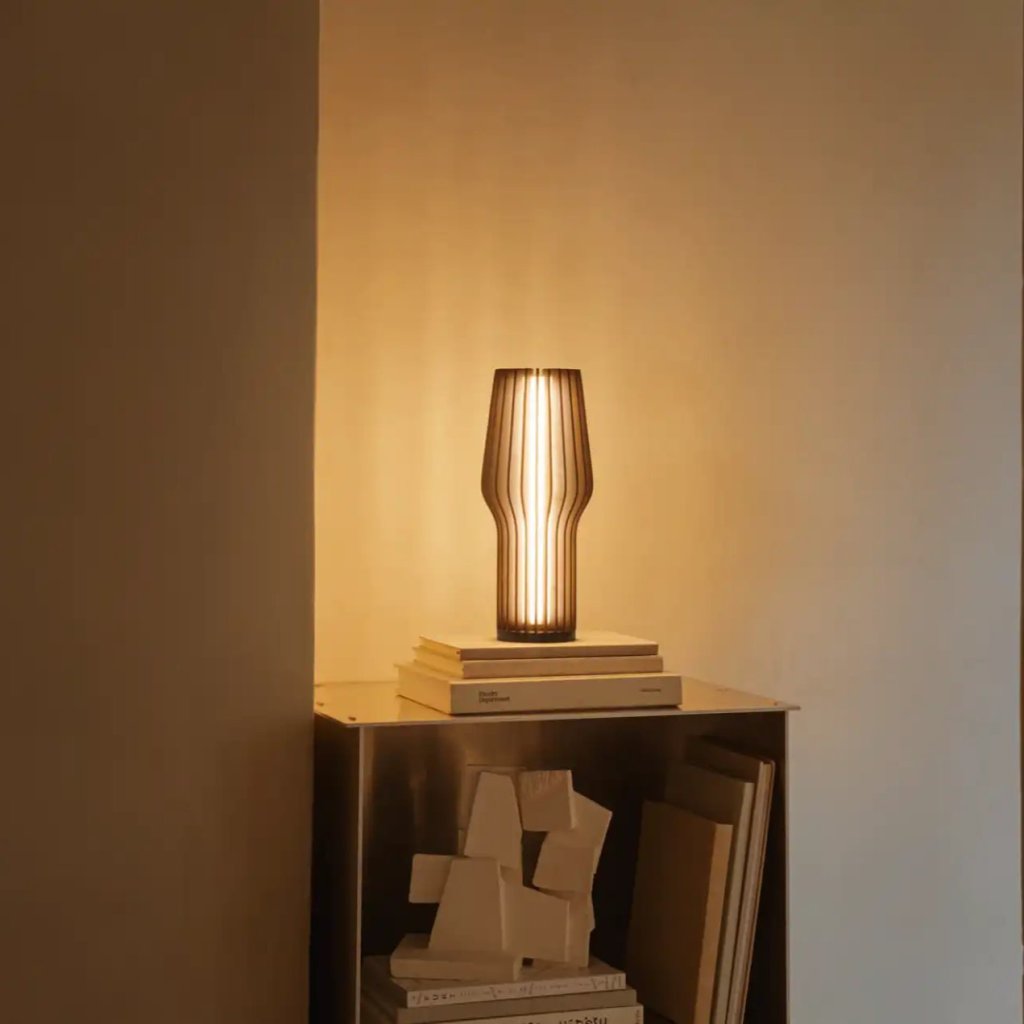 Eva Solo Bärbar bordslampa RADIANT 28 cm, LED, mörk brun, trä