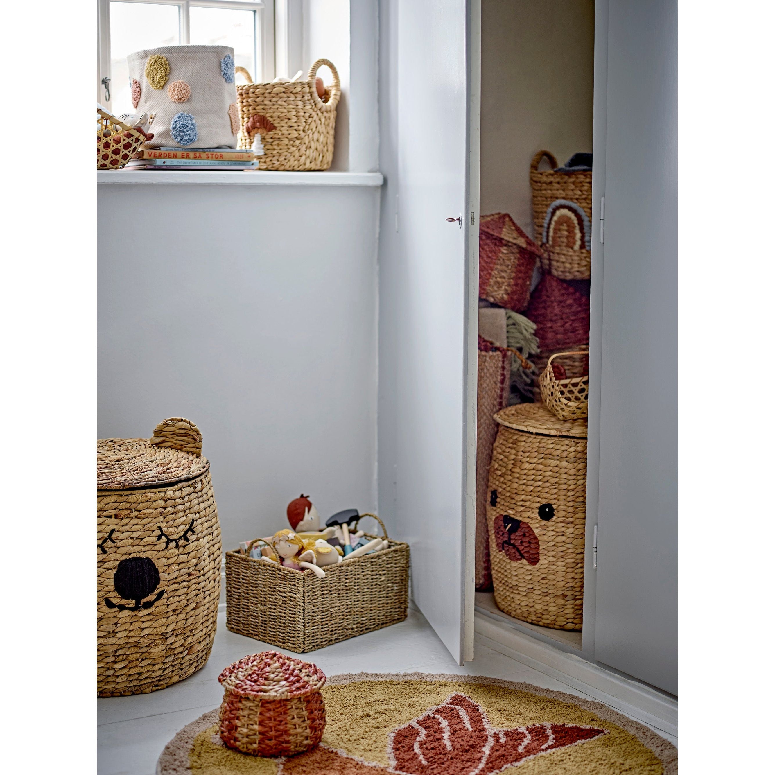 Bloomingville Mini Ruddi Korg med Lock, Röd, Bankuangräs