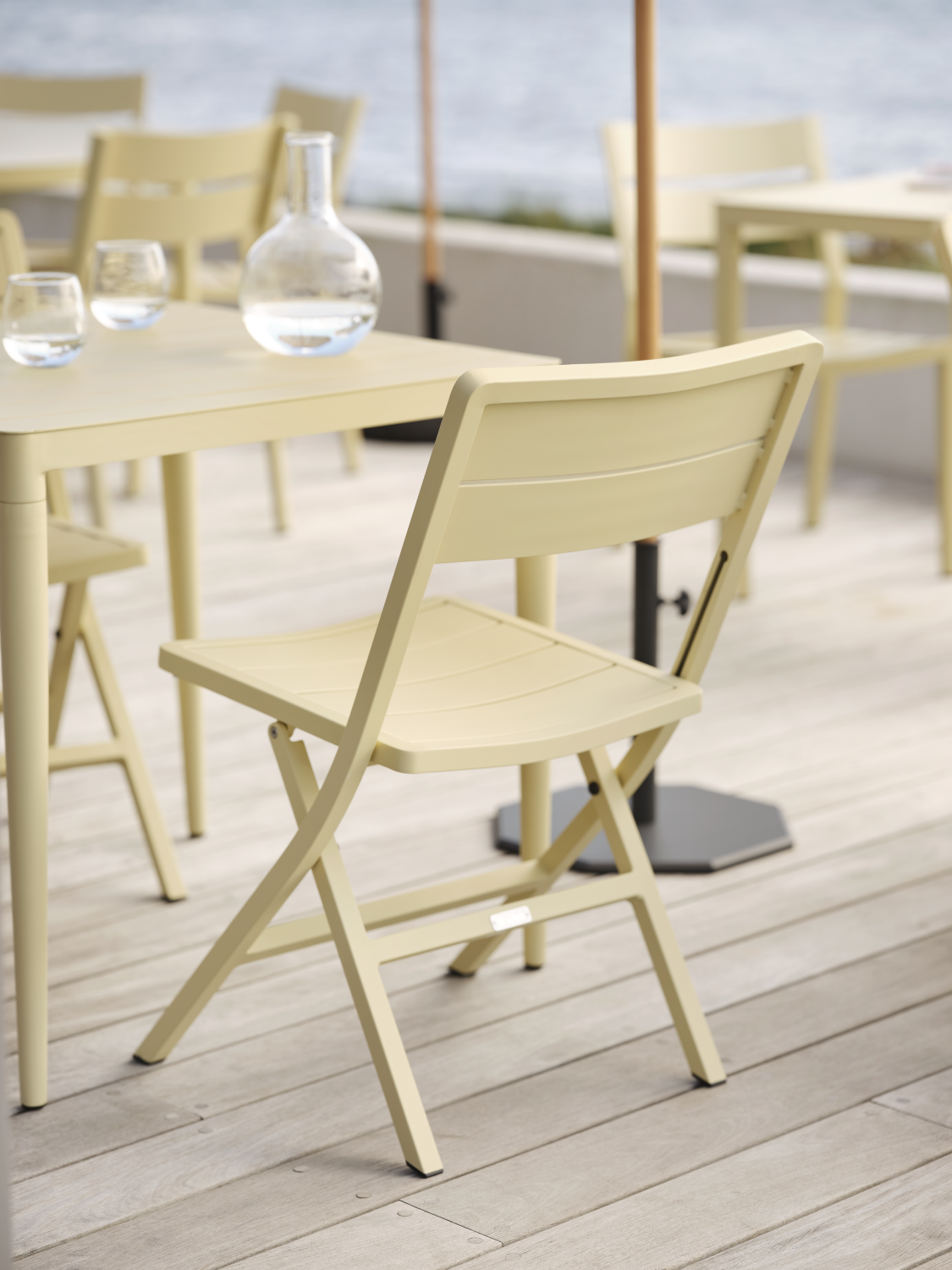 Brafab Bigby matbord Lemon 76x76 cm